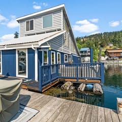 Lakefront Float Home with Huge Deck & Water Toys