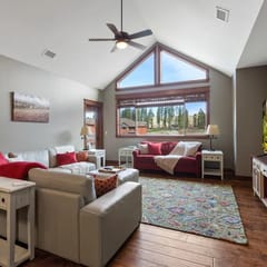 Huge Riverstone Condo With Free Parking