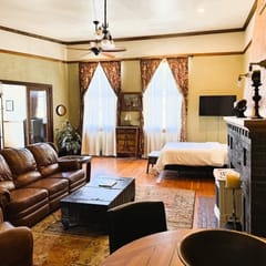 Lake Access Apartment Near One Shot Charlie's