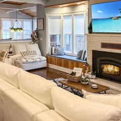 Luxury Historic Cottage w/ Chef's Kitchen Downtown