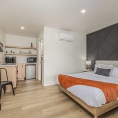 The Flats- Studio #1- Near Lake & Downtown