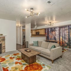 Pet-Friendly Townhome Near Corbin Park