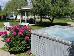 Farmhouse Retreat Near CDA With Hot Tub And Fire Pit - Image 2