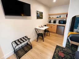 Fresh Modern Studio #7- Affordable Lodging Downtown CDA - Image 2