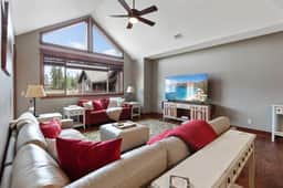 Huge Riverstone Condo With Free Parking - Image 3