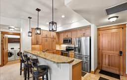City View Condo in Riverstone with Free Parking - Image 3