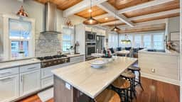 Luxury Historic Cottage w/ Chef's Kitchen Downtown - Image 2