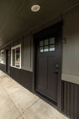 Studio #3 At The Flats - Downtown Nightlife - Image 4