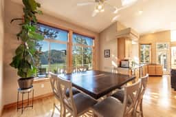 Lakeside Family Retreat with Breathtaking Views - Image 3