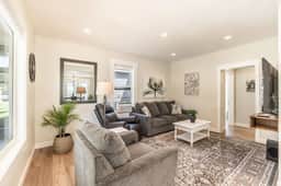 Walk To Lake CDA And The Resort From This 3 Bed Home - Image 4