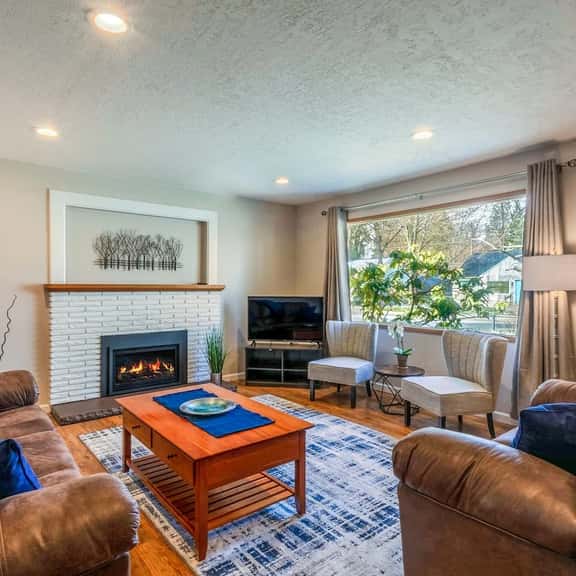 Cozy 4BR CDA Home with Fireplace, Fenced Yard & Fast WiFi - Image 1