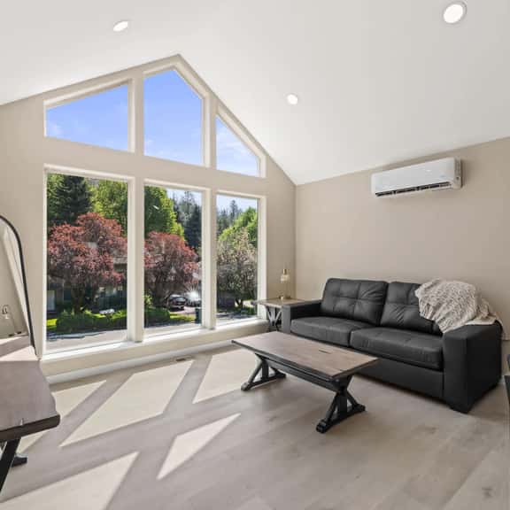 Modern 1 Bedroom Retreat with Garage and Yard - Image 1