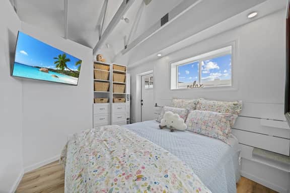Charming Downtown Cottage w/ Modern Amenities - Image 3