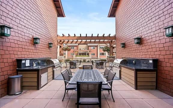 Huge Riverstone Condo With Free Parking - Image 5