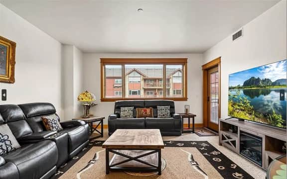 City View Condo in Riverstone with Free Parking - Image 2