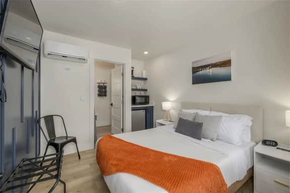 Affordable Studio #10-Lake CDA & Kootenai Hospital - Image 2