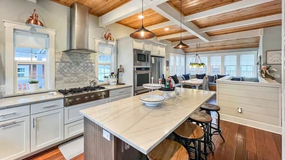 Luxury Historic Cottage w/ Chef's Kitchen Downtown - Image 2