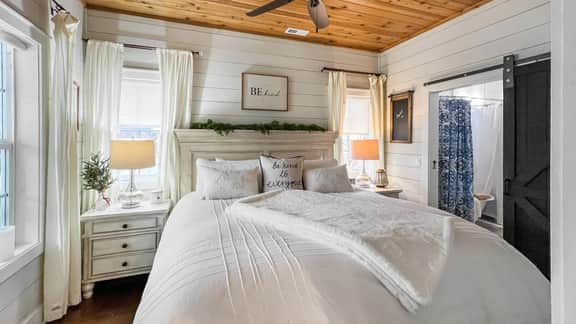 Luxury Historic Cottage w/ Chef's Kitchen Downtown - Image 5