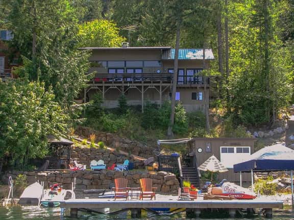 Cabin With Hot Tub And Private Dock in Bottle Bay - Image 5
