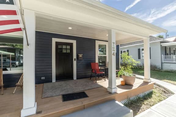 Walk To Lake CDA And The Resort From This 3 Bed Home - Image 3