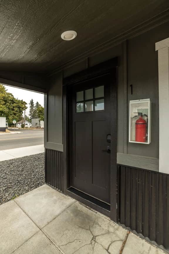 The Flats- Studio #1- Near Lake & Downtown - Image 5