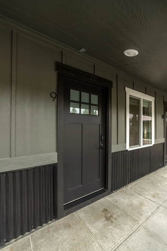 Downtown Studio 9 Food Truck Pavilion Next Door - Image 3