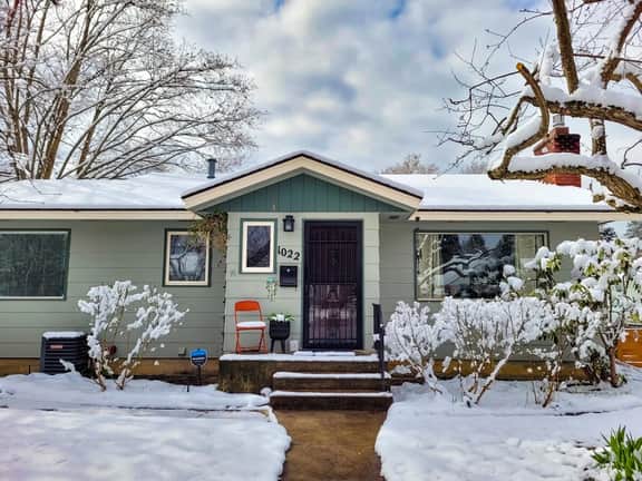 Cozy 4BR CDA Home with Fireplace, Fenced Yard & Fast WiFi - Image 2