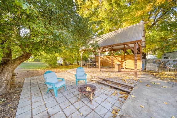 Spacious CDA House w/ Fire Pit & Fast WiFi - Image 3