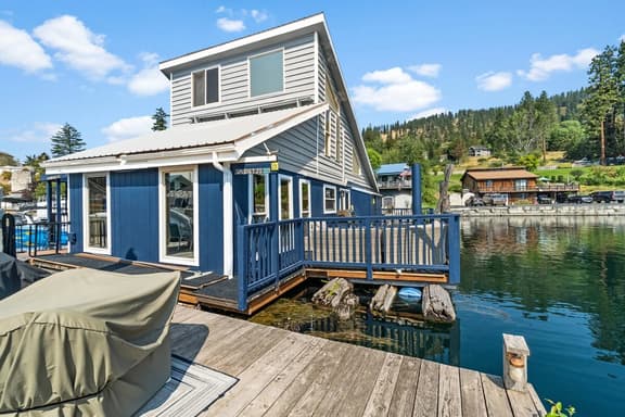 Lakefront Float Home with Huge Deck & Water Toys - Image 1