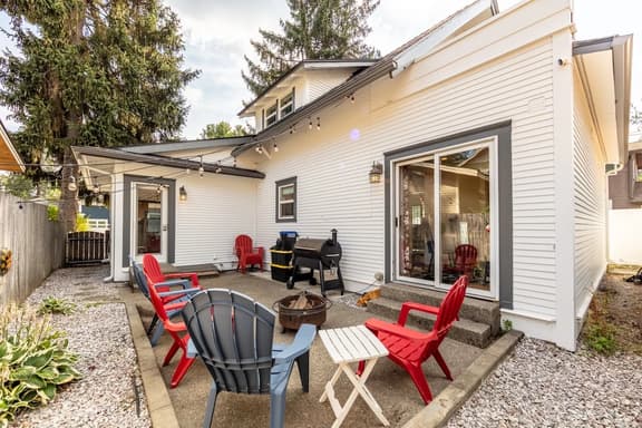 Downtown CDA House with Fire Pit and BBQ - Image 1