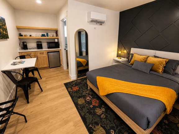 Fresh Modern Studio #7- Affordable Lodging Downtown CDA - Image 1