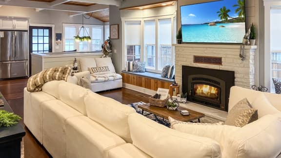 Luxury Historic Cottage w/ Chef's Kitchen Downtown - Image 1