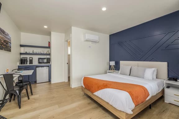 Studio #3 At The Flats - Downtown Nightlife - Image 1