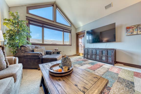 Luxury Riverstone Condo with Patio and Rooftop BBQ - Image 1