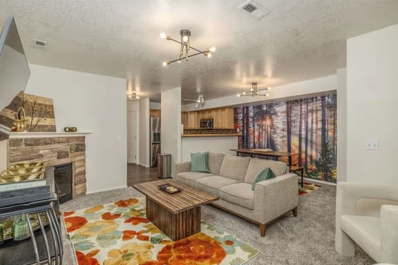 Pet-Friendly Townhome Near Corbin Park - Image 1