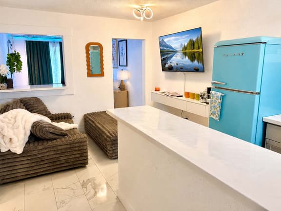 The Cozy Koi Walk to the CDA Resort With Private  Porch - Image 1